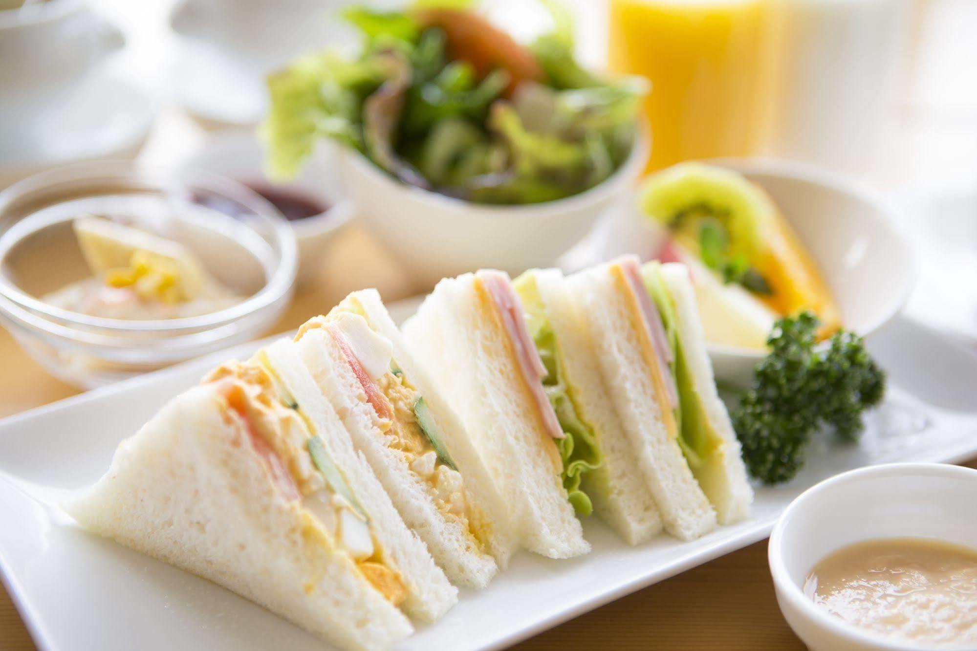 Shin Osaka Station Hotel Annex Екстер'єр фото
